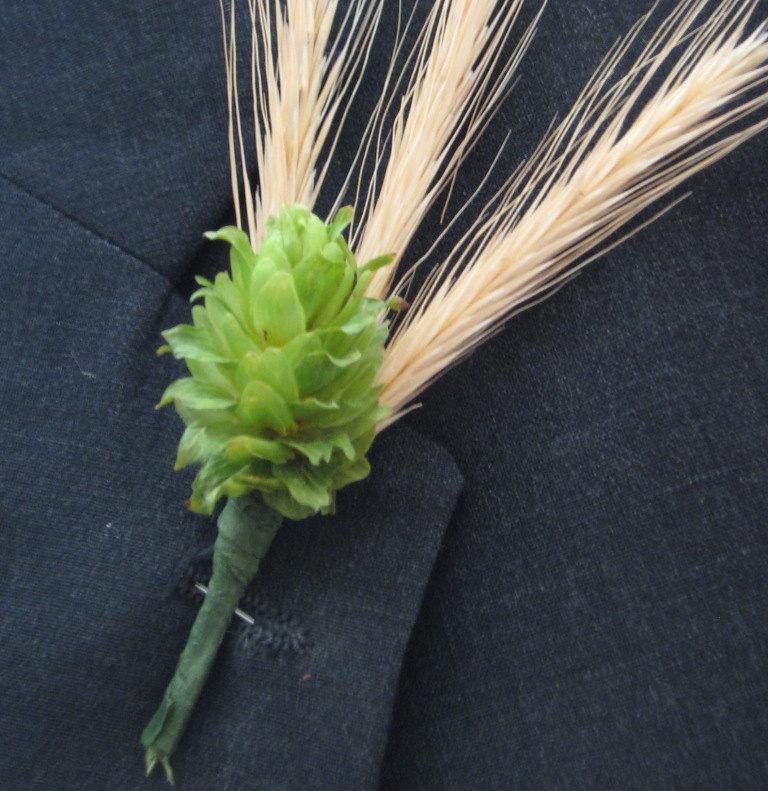 Hochzeit - Available for deliver beginning August 2016 - DIY - Boutonniere Hops for Weddings - 10 Hops Cones w/Stems and Wires plus 30 Rye Stalks