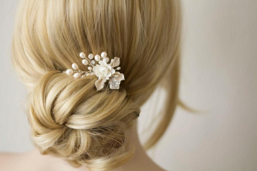 Mariage - Bridal Hair Comb. Wedding Decorative Combs. Silk Flower and Pearl hair comb. bridal jewelry. Bridesmaid accessories.