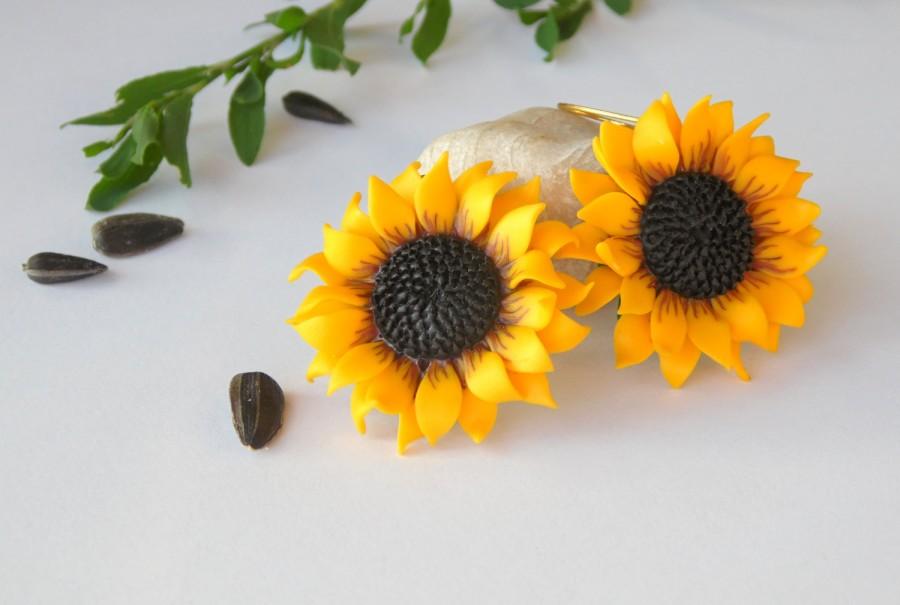 Mariage - Sunflower earrings yellow flower earrings polymer clay jewelry gift for her wedding jewelry yellow jewelry bridesmaid jewelry Bridal jewelry