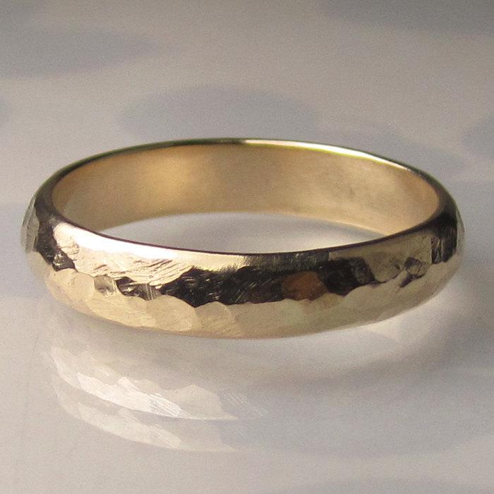 Mariage - Men's Gold Wedding Band -  4mm recycled 14k Yellow Gold Ring, Men's Hammered Wedding Band