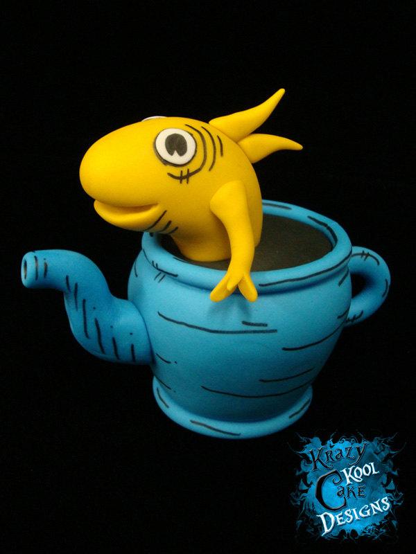 Mariage - Dr. Seuss Fish In Teapot Cake Topper