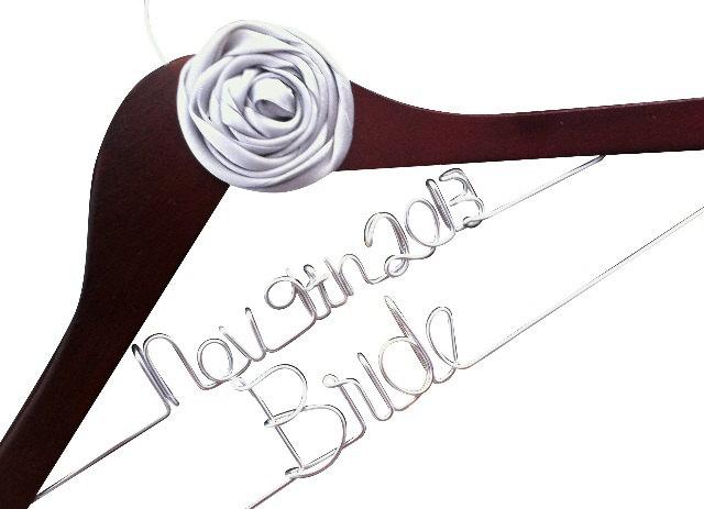 زفاف - Personalized Bride Hanger With Wedding Date . Comes With Large Custom Flower.