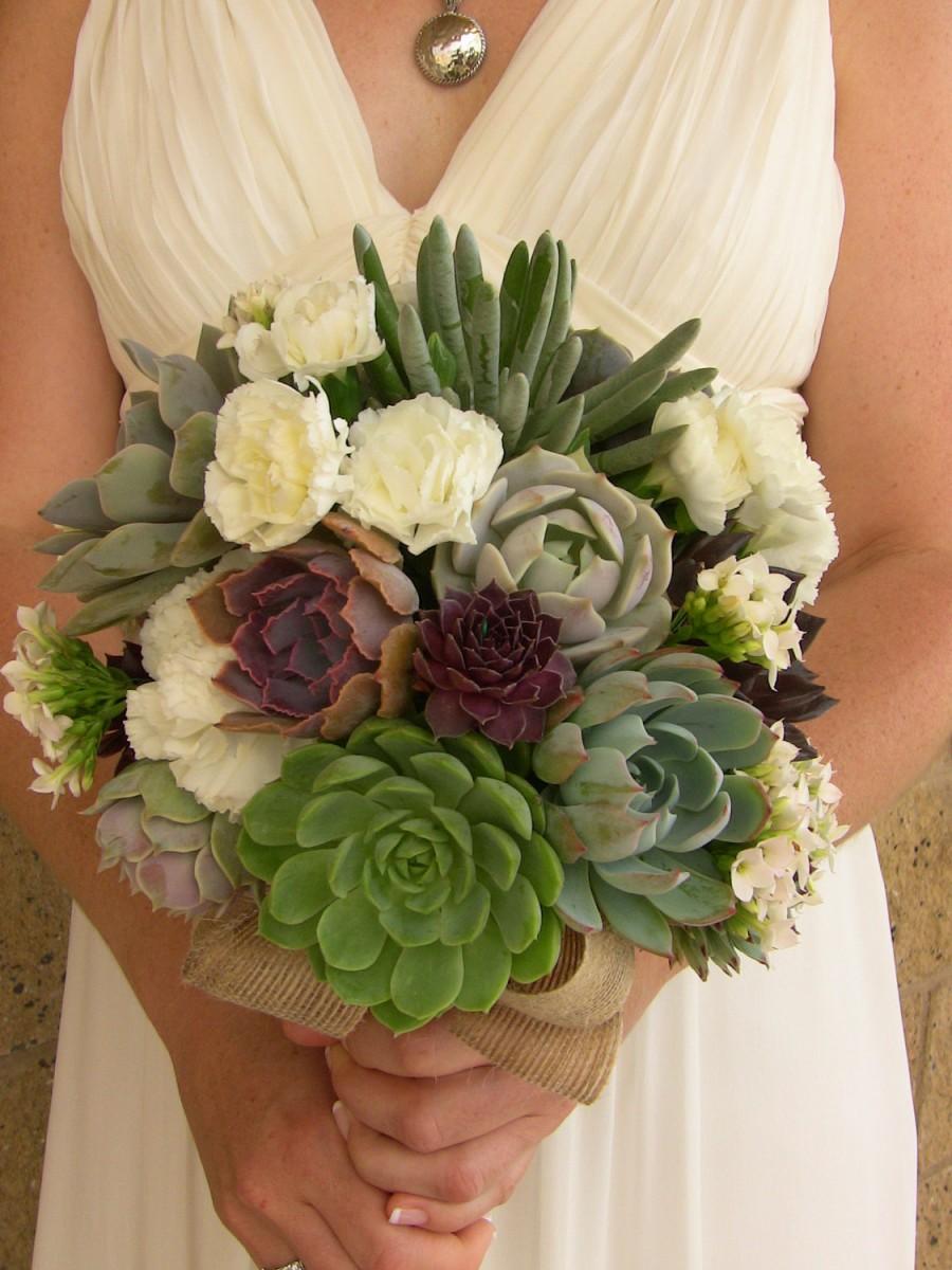 Hochzeit - Wedding succulent bouquet for Julie