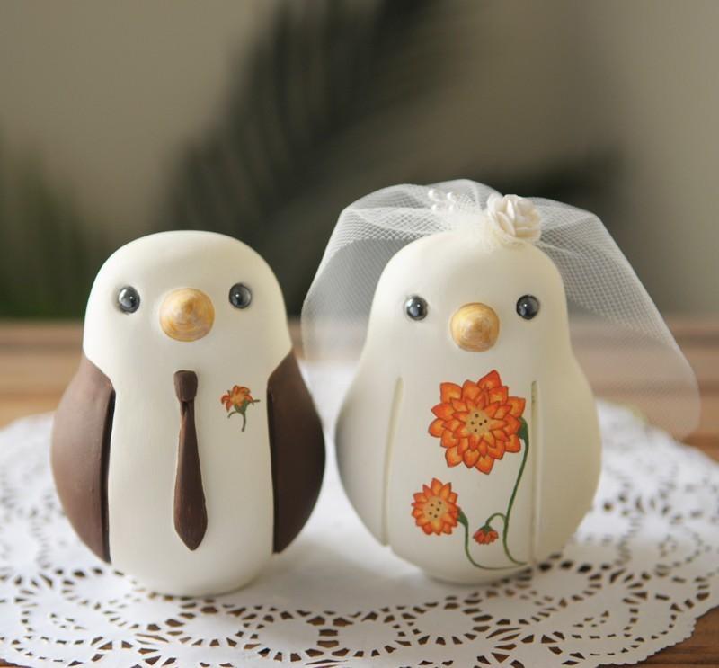 Mariage - Custom Wedding Cake Topper - Large Hand Painted Love Birds with Painted Bouquet