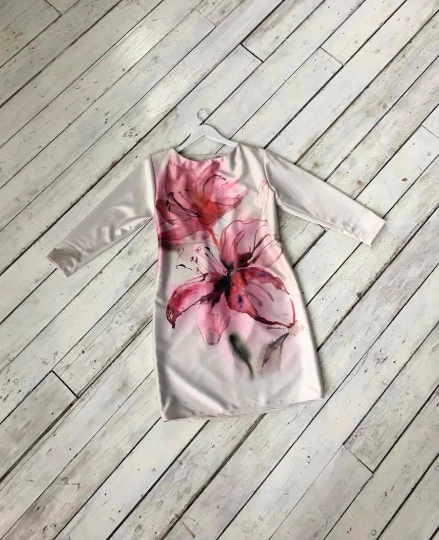 زفاف - Floral dress with designer's watercolor print - pink lilies. Short off white fancy dress with 3/4 sleeve, size M. One of a kind.