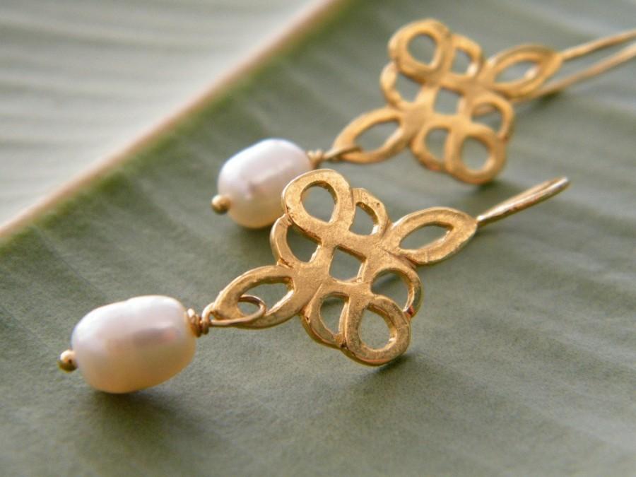 Свадьба - Pearl earrings bridal gold clover earrings Wedding pearl earrings
