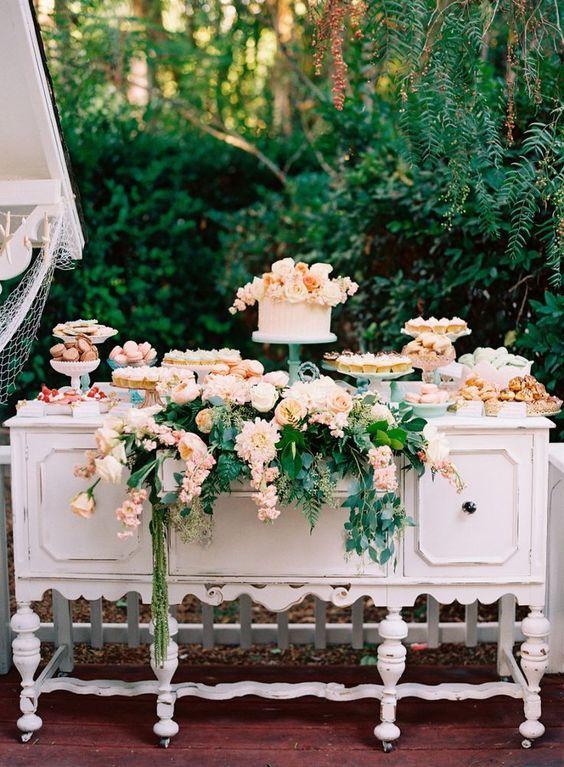 Hochzeit - 100 Amazing Wedding Dessert Tables & Displays