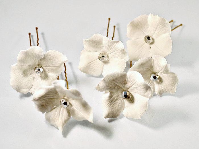 Hochzeit - Bridal hair pins, Small hair flowers Set of 6, Summer wedding headpiece, White bridesmaid hair accessories, Ivory hydrangea hair pins