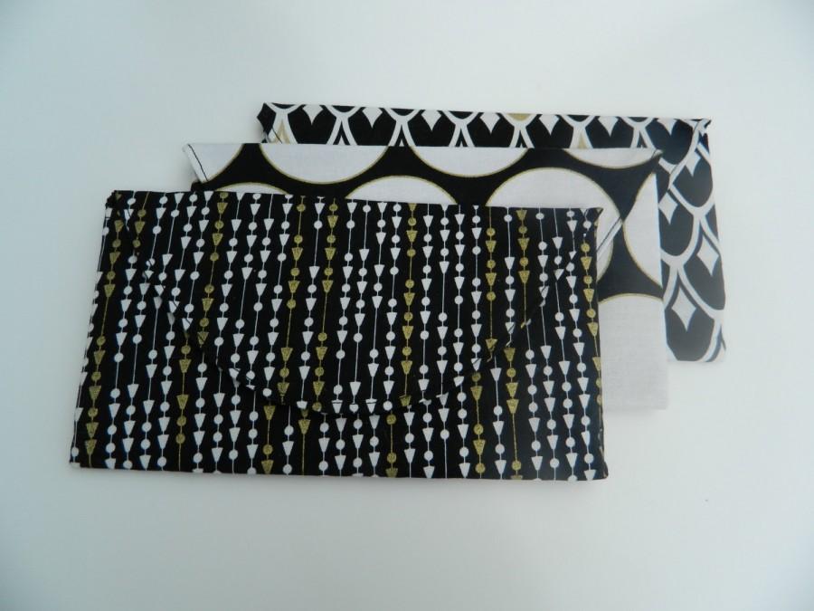 Hochzeit - Black, white, and gold envelope clutches, bridesmaid gifts - Set of 3