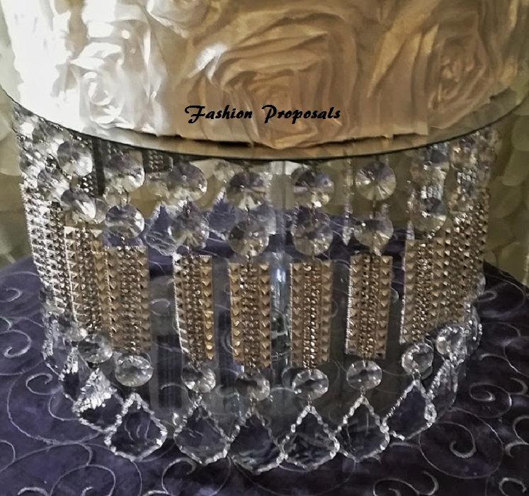 Mariage - Cake Stand, Wedding Cake Stand, Wedding crystal cake stand, with beutiful hanging acrylic crystals with a Faux rhinestone.