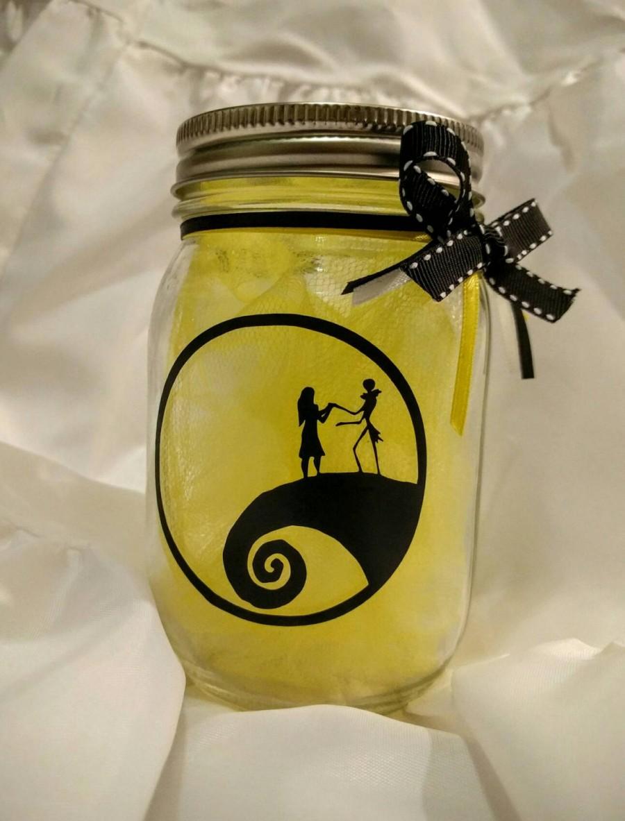Hochzeit - Tim Burtons Nightmare before Christmas inspired Mason Jar centerpiece with a silhouette of Jack & Sally ~ Pint size ~ multiple colors