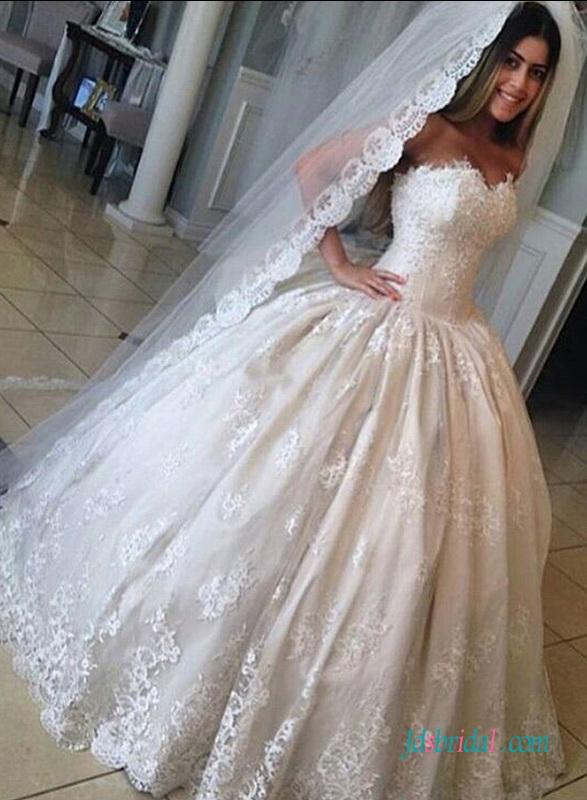 Hochzeit - H1565 Inexpensive Vintage Princess lace ball gown wedding dress
