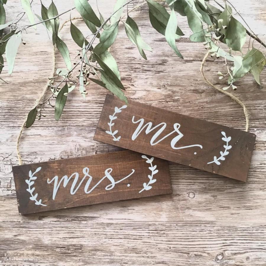 Mariage - mr. & mrs. wedding signs / wedding chair signs / wooden hanging signs.