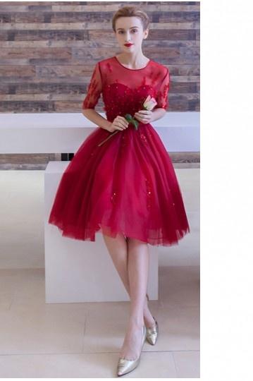 Hochzeit - Robe rouge vintage mi longue dos découpé avec manches appliquées