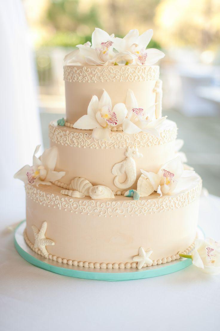 Свадьба - Beach Themed Wedding Cake With Seashells And Seahorses