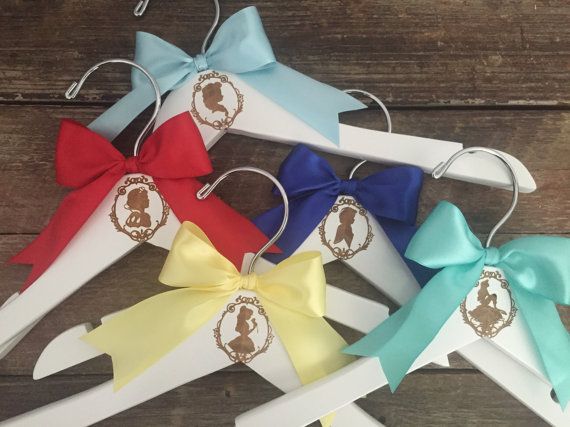 Hochzeit - Disney Themed Hangers Are Perfect To Display That Special Something In Your Closet!