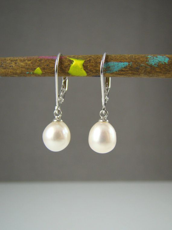 Свадьба - 2 Bridesmaid Earrings Pearl Silver, Wedding Jewelry, 925 Sterling Silver, Freshwater Pearls, Elegant, Classic