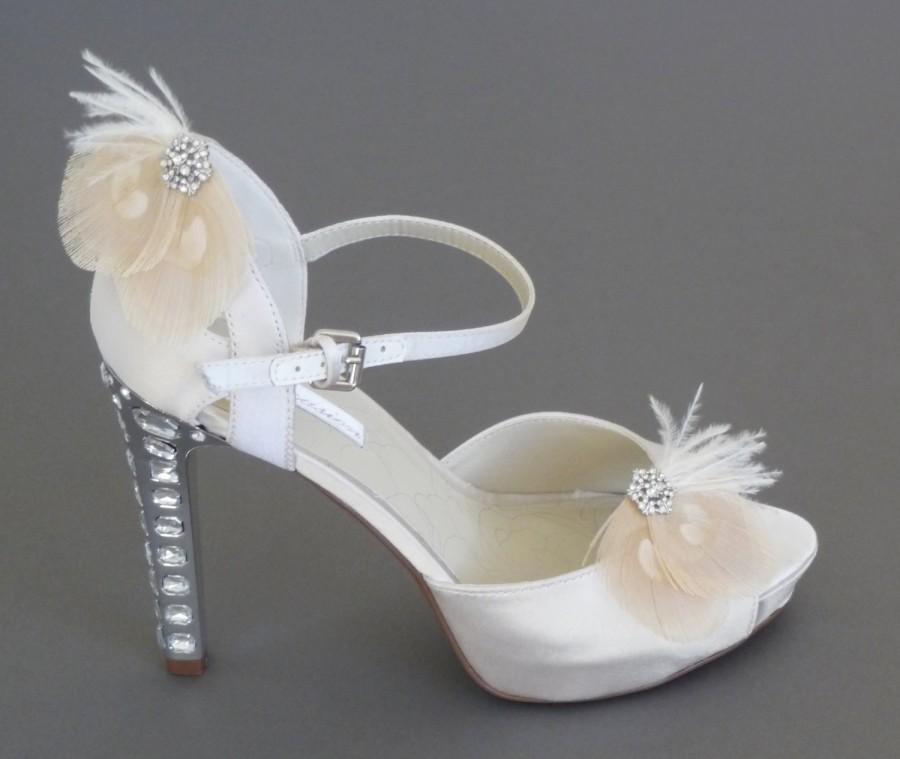 Mariage - Nude Peacock Feather Shoe Clips Cream Ivory Bridesmaid Accessories Crystal Wedding Bridal Shoes Set of 2 'Leonie'