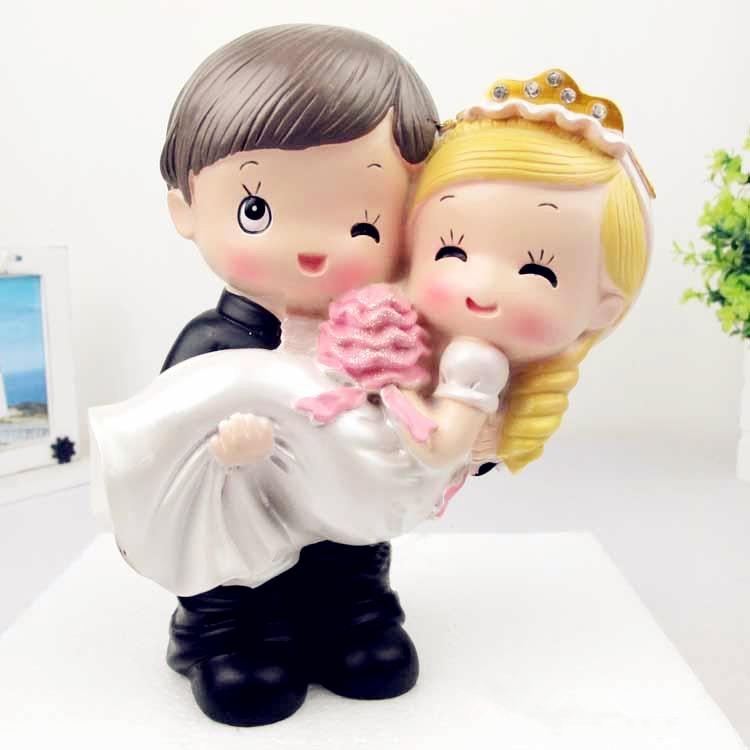 Mariage - Groom Embrace Bride Wedding Decoration