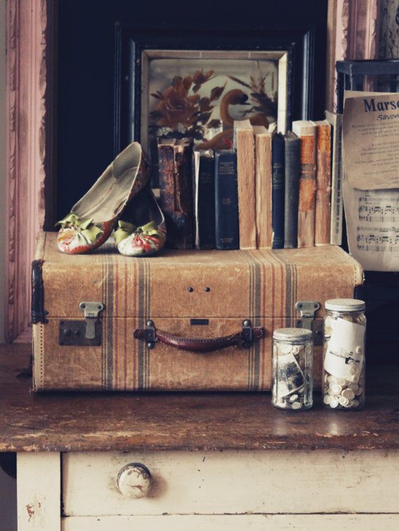 Свадьба - Upcycled Home Décor: Giving New Life To Vintage Suitcases