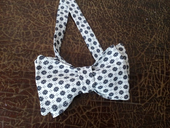 زفاف - Bow tie floral for men White bowtie with black daisy Wedding ties Groom's necktie Pajarita blanca con la margarita negro avec la marguerite