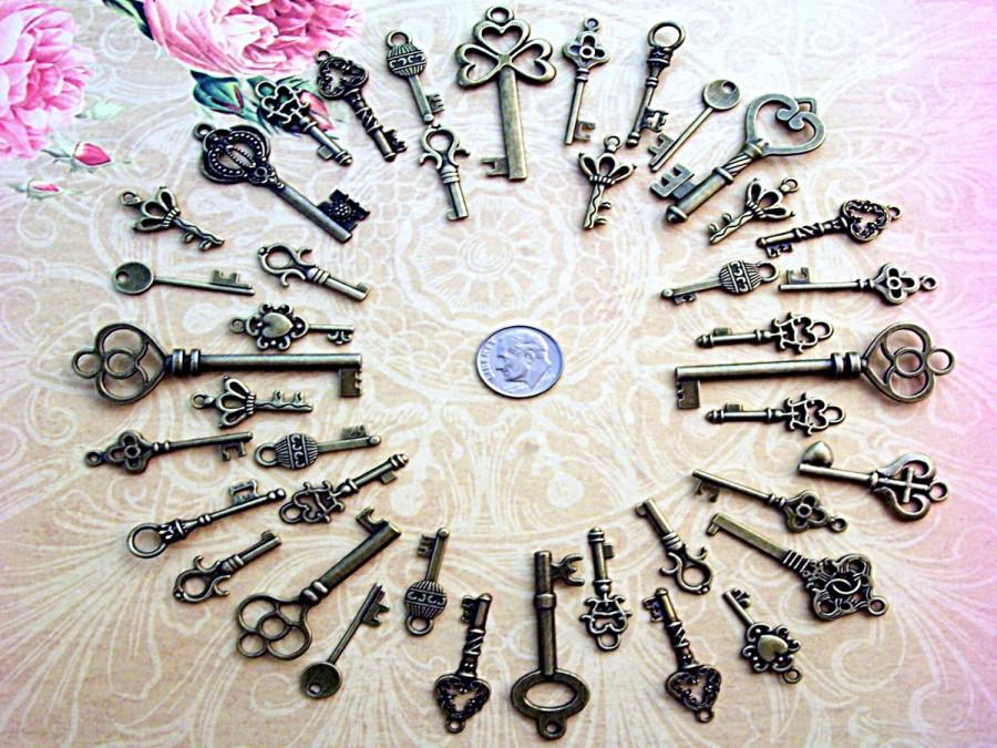 Wedding - 40 Steampunk Skeleton Keys Brass Charms Jewelry Gothic Wedding Beads Supplies Pendant Set Collection Reproduction Vintage Antique Look Craft