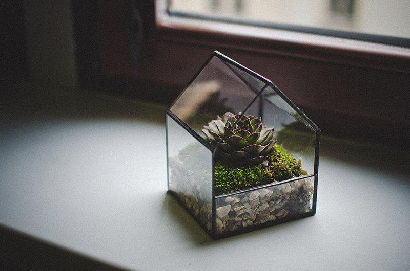 Mariage - Glass Terrarium Small House, Stained glass decoration, Home decor, Planter for indoor gardening, Succulent