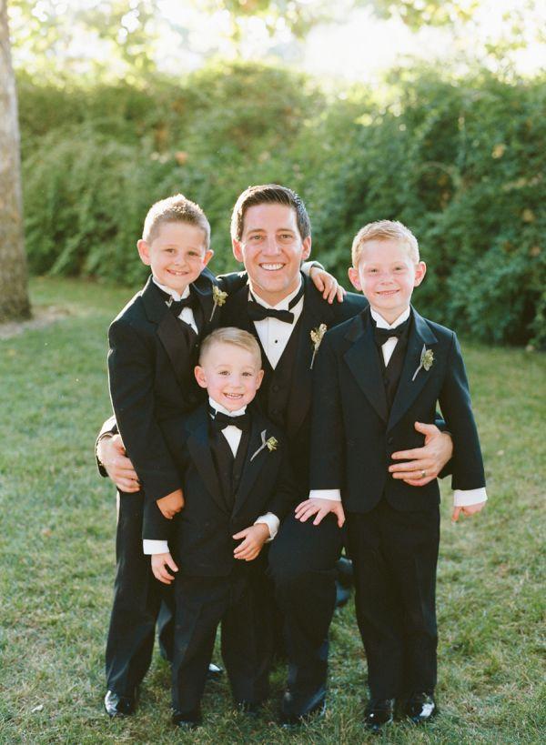 Mariage - Groom With Ring Bearers