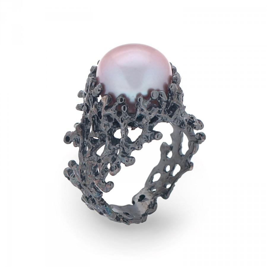 Hochzeit - CORAL Mauve Pink Pearl Ring, Black Ring, Black Engagement Ring, Pink Pearl Engagement Ring, Alternative Ring, Statement Jewelry