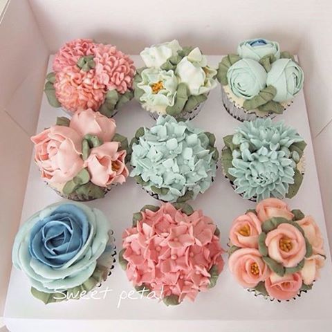 Hochzeit - Keyk On Instagram: “Schaut Mal Wie Unfassbar Schön Diese Buttercreme Blumen Sind. Von @sweetpetalcake  From Now On, Whenever Someone Brings Me Flowers I Hope…”