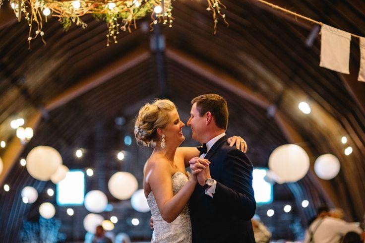 Mariage - Simple Elegant Wedding Decor - A Barn, Sequin Table Cloths & More! - Glitter Your Dash