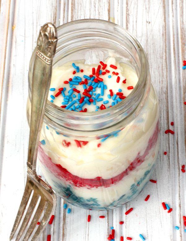 Hochzeit - Red, White, And Blue Cake In A Jar