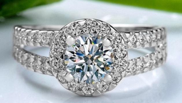 Mariage - SALE!  50% Off ~ 3.25ct Round Cut Women's Engagement Wedding Ring Band Diamond Simulated 925 Sterling Silver Platinum Rhodium Finish Bridal