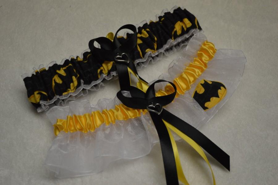 Hochzeit - Handmade wedding garters keepsake and toss BATMAN wedding garter set