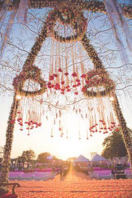 Mariage - Floral Chandeliers Suspended From Mandap