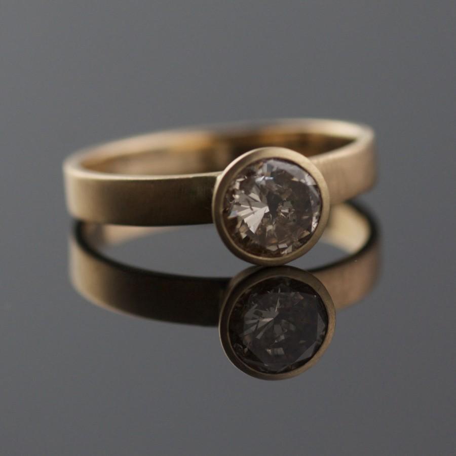 Mariage - Champagne Love // .95ct Brilliant Cut Diamond Set in 14k Yellow Gold By VK Designs in Portland, OR