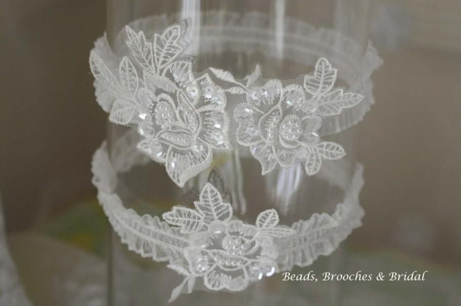 Свадьба - Ivory Rose Lace Wedding Garter Set,Off-white Pearl Lace Bridal Garter,Pearls and Sequins Wedding Garter,Sequins Garter Set,Woodland Wedding
