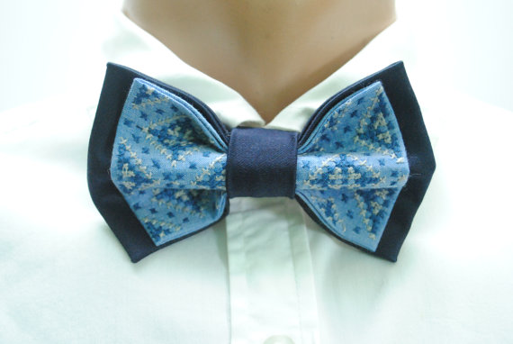 زفاف - Mens bow tie Men's bow tie Mens bowtie Wedding bow tie Blue navy grey embroidered bow tieGroomsman pre-tied bowtie Eco friendly cros-stitchN