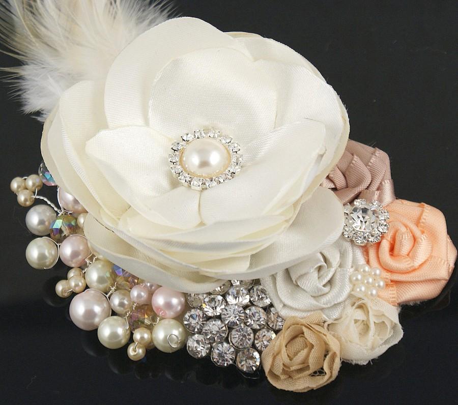 Свадьба - Hair Clip, Elegant Wedding, Ivory, Peach, Tan, Beige, Champagne, Fascinator, Vintage Style, Crystals, Pearls, Feathers, Brooch, Gatbsy