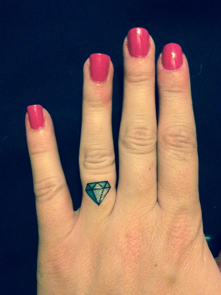 Hochzeit - Bachelorette Temporary Tattoo - Diamond Ring Finger Tattoo - Set of 4 Bachelorette Party Tattoos