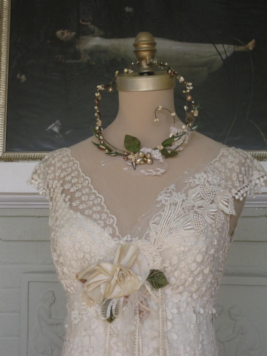 Mariage - Cotton lace Ivory and Ombre Green Wedding Gown low back and buttons