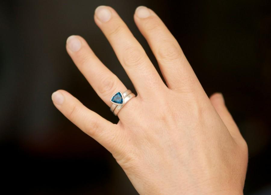 زفاف - London Blue Topaz Wedding Set - Blue Topaz Trillion Engagement Ring and Wedding Band - Blue Gemstone Engagement Ring - Made to Order