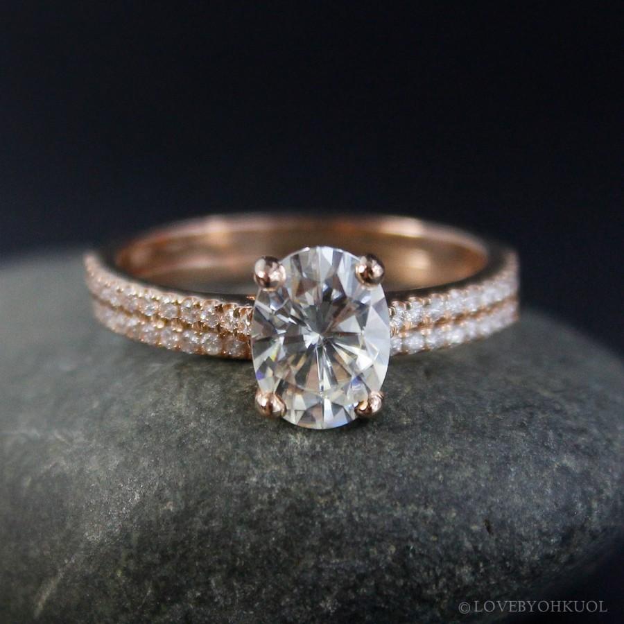زفاف - Oval Moissanite Solitaire Engagement Ring – Forever Brilliant - Half-Eternity Diamond Band