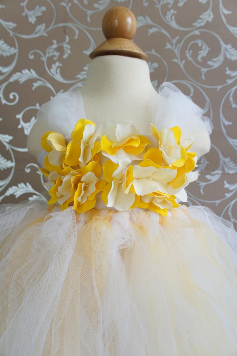 زفاف - Gorgeous Flower Girl Tutu Dress, Photo Prop, in Ivory  and Yellow, Hydrangea Flower Top