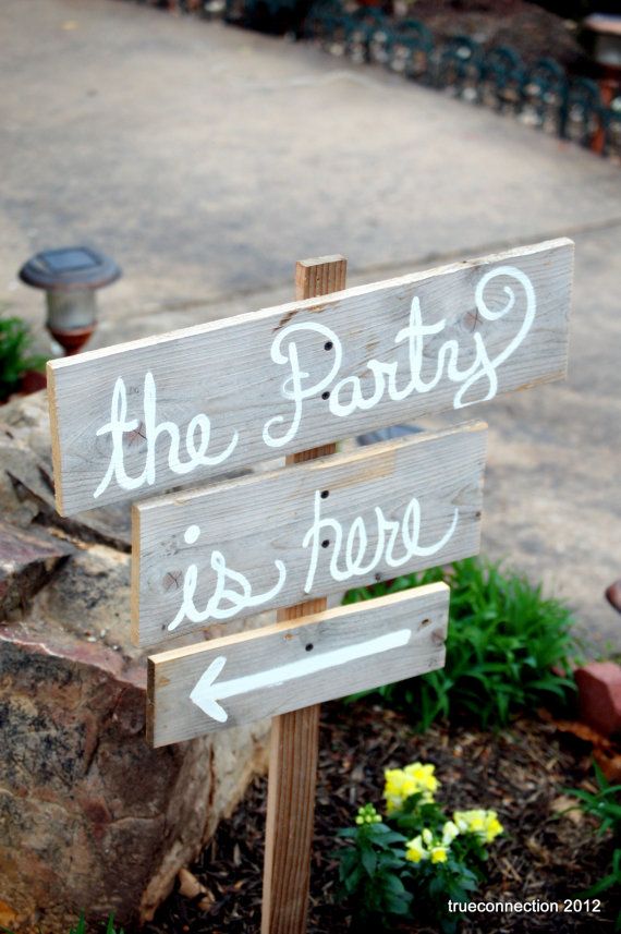 Hochzeit - Wedding Signs Cursive Rustic Wedding. Shabby Wedding. Country Wedding Signs. Directional Arrow Signs. Road Signs. With Stake