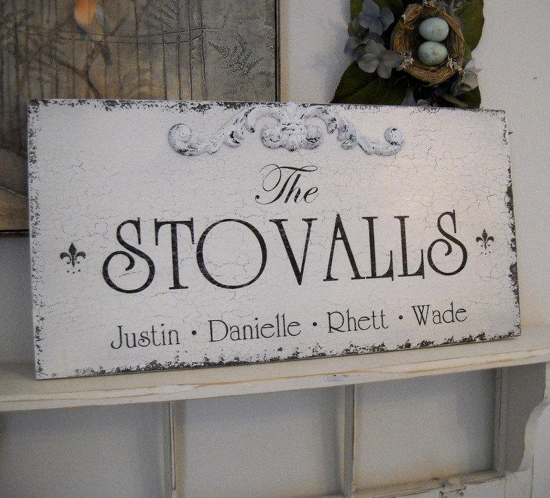 Mariage - CUSTOM FAMILY SIGN with Names Personalized Shabby Cottage Signs 24 x 12