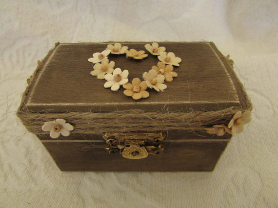 Mariage - CIJ SALE Boho Rustic Woodland Cottage CHic Wedding Ringbearer Box With FLowers and Jute