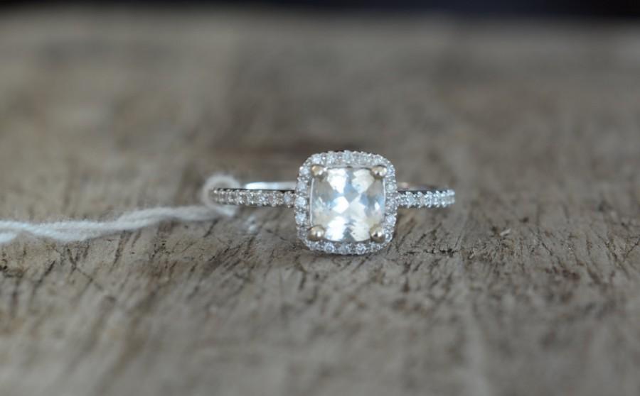 زفاف - 0.85 carats light yellow sapphire, white gold, diamonds halo engagement ring  yellow001
