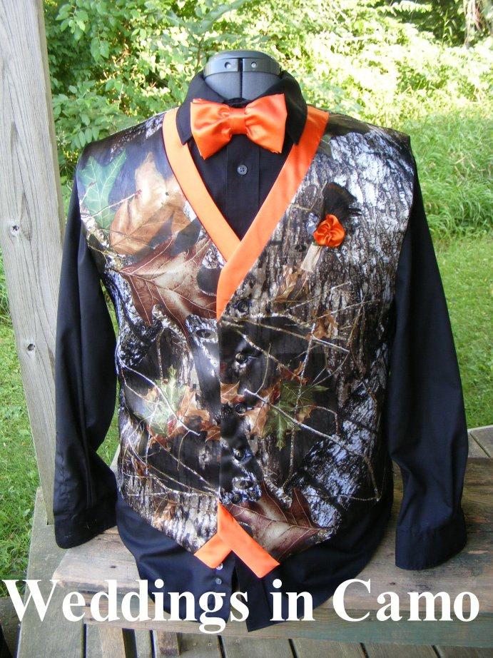 Mariage - TWO Colored  Men's CAMO Vest PICK your trim color Custom Made