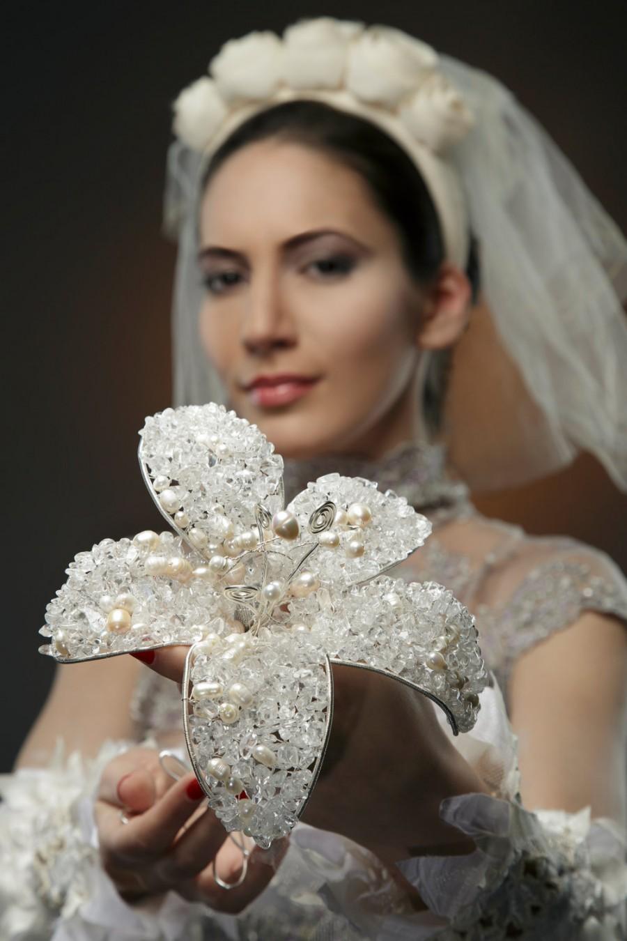 زفاف - An almost classical bridal bouquet. OOAK bouquet.Bridal bouquet.Beadwoven bridal bouquet. Wirework bridal bouquet.Cristal  white bouquet.